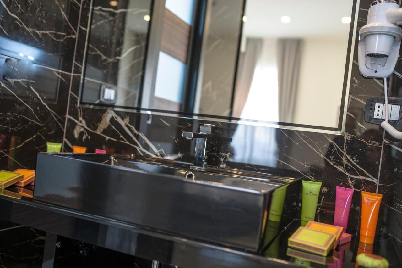 Palazzo Firenze Hotel Наполи Екстериор снимка