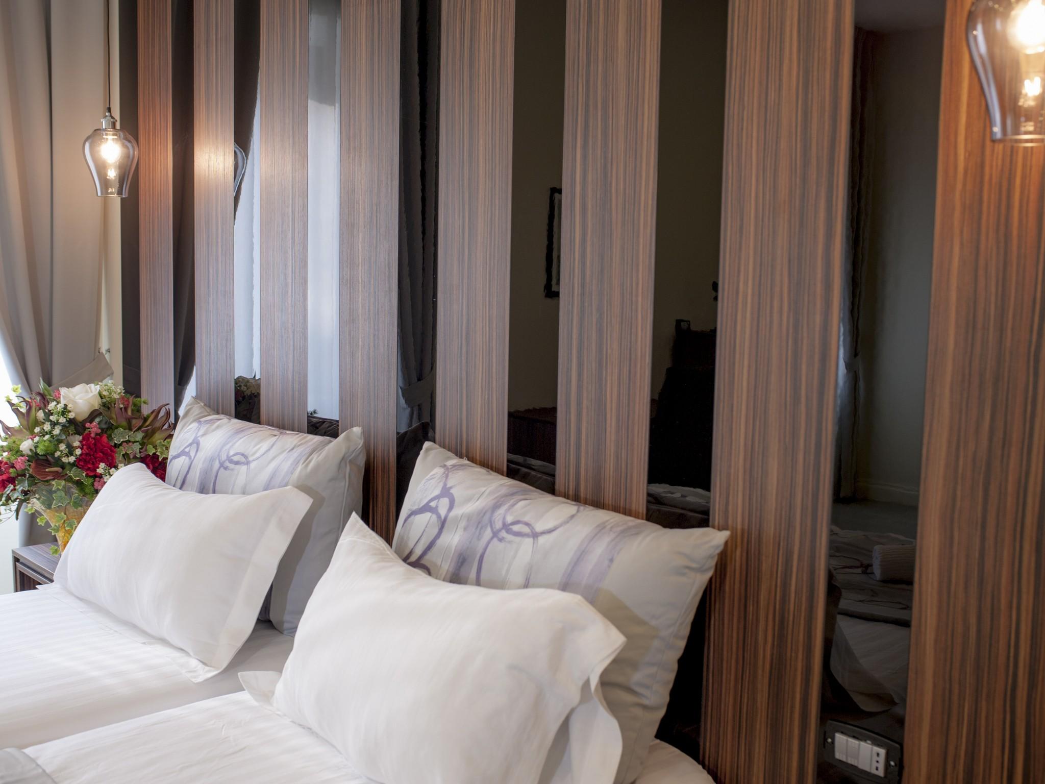Palazzo Firenze Hotel Наполи Екстериор снимка