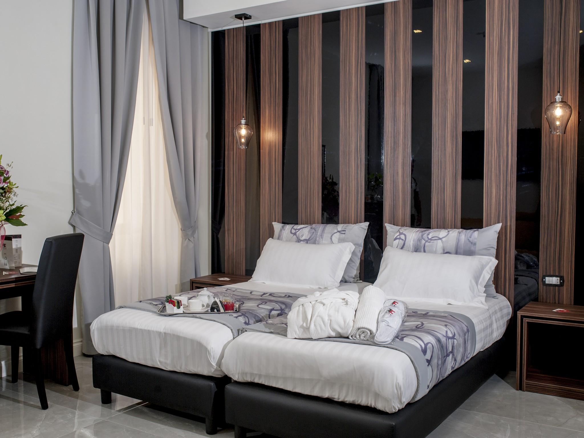 Palazzo Firenze Hotel Наполи Екстериор снимка